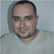 JH 45 ans donne des cours d'informatique pour aider les débutants et ceux qui souhaitent apprendre à faire CV